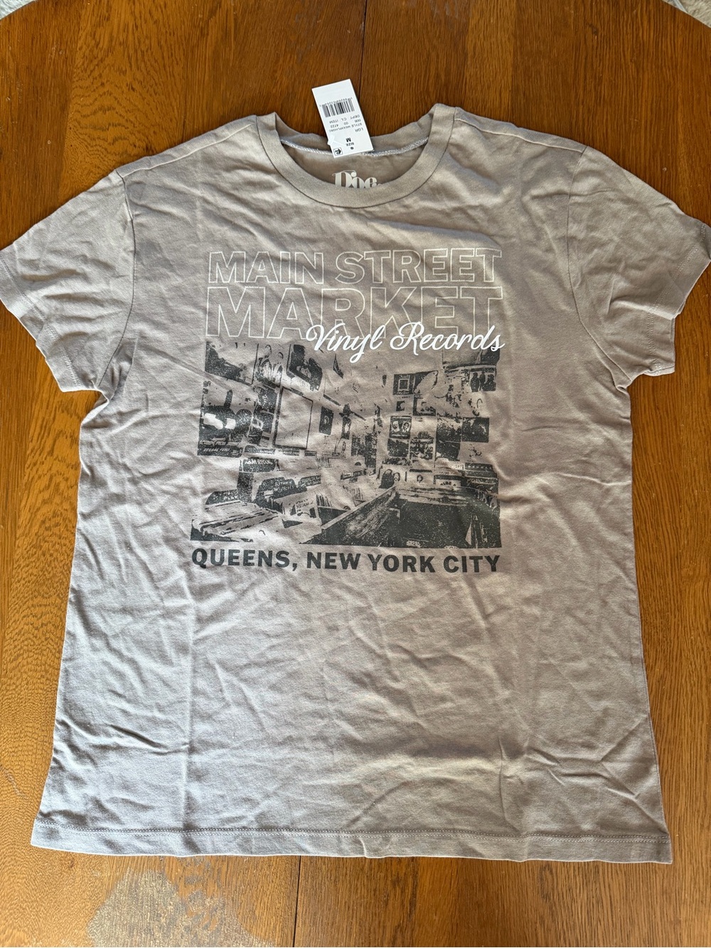 Women’s Medium Graphic Tee - NWT